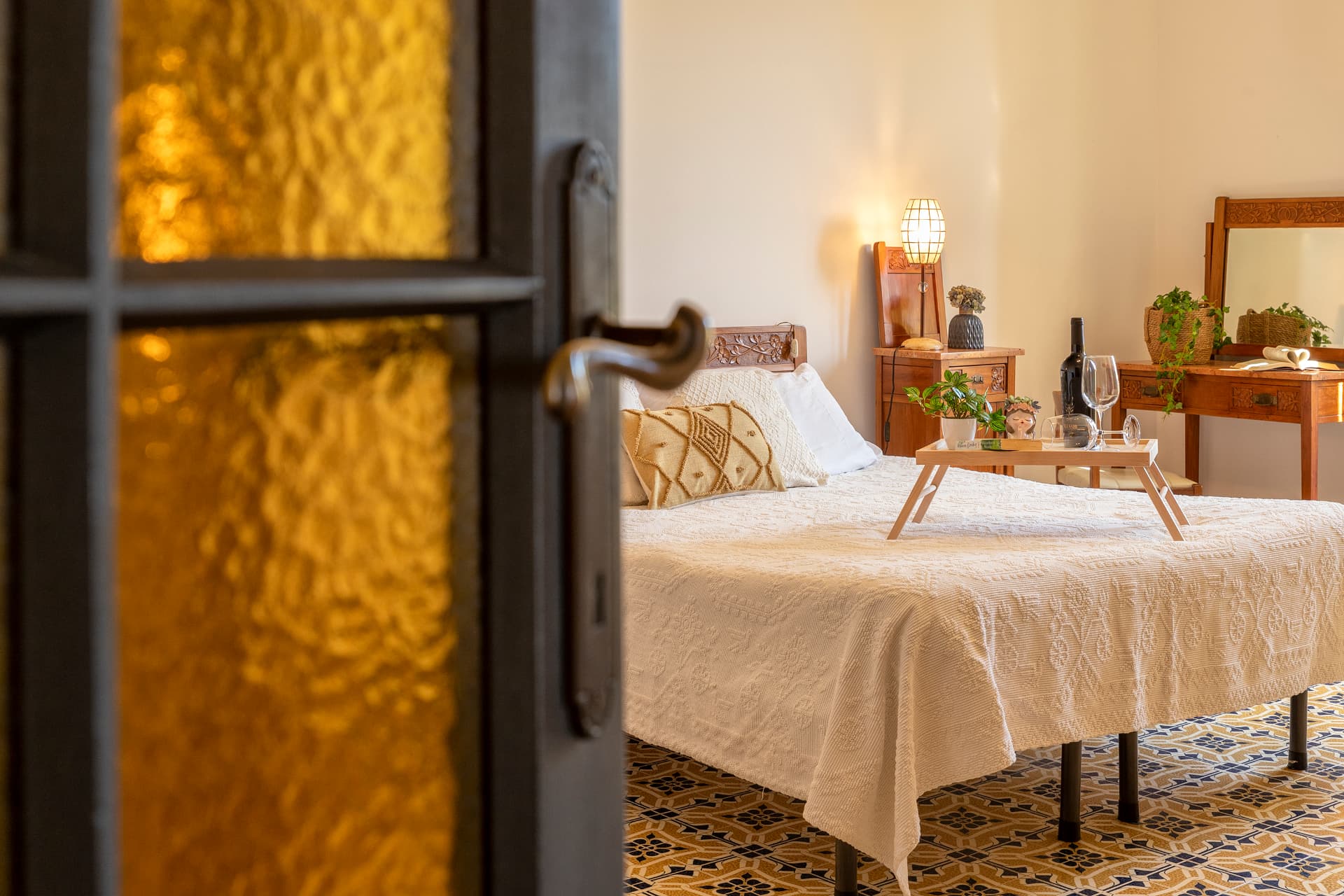 L’ingresso alla luminosa camera da letto di Villa Contessa