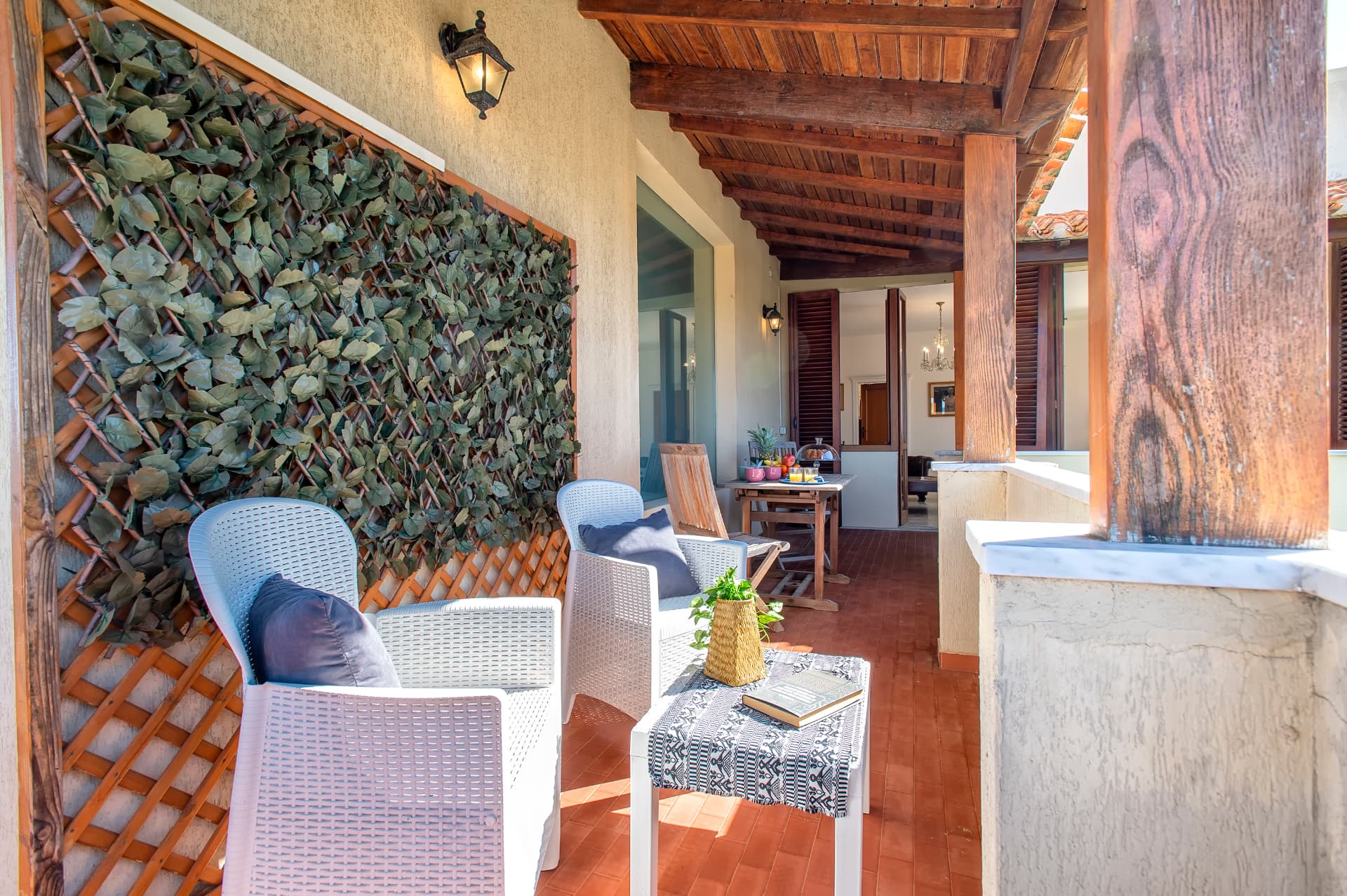 La veranda coperta di Villa Contessa con area relax