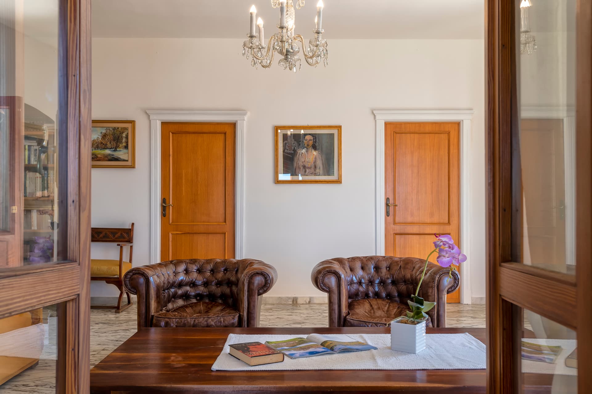 Il salone di Villa Contessa visto dalla terrazza