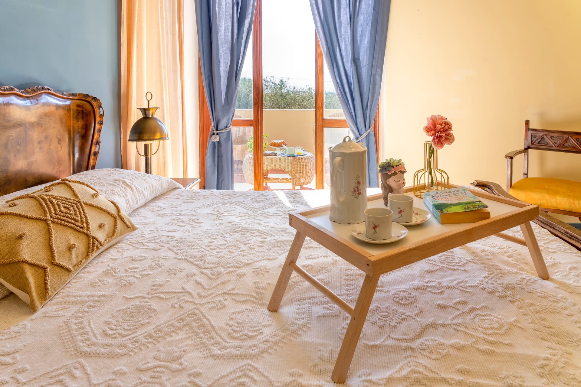 La camera matrimoniale aperta sulla terrazza privata