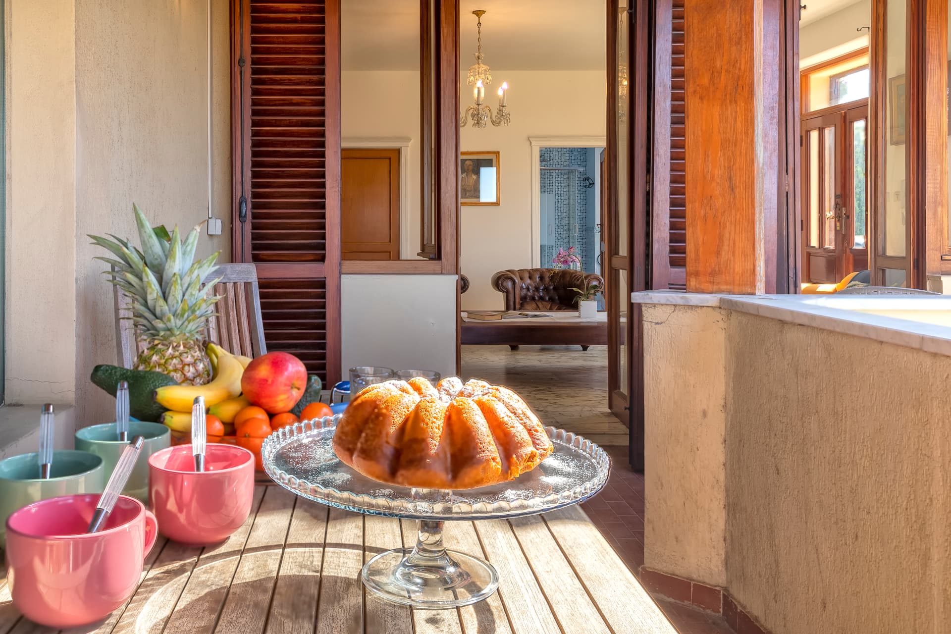 La colazione sulla terrazza con il salone sullo sfondo